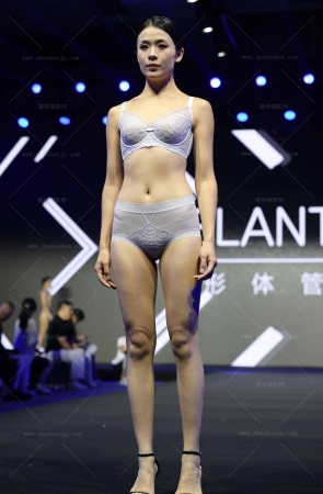 SH25-189-81√淡紫色蕾丝内衣-模特走秀