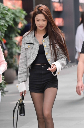 23511-5=94√清秀黑丝女孩 15P