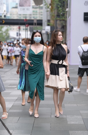 性感吊带倆闺蜜