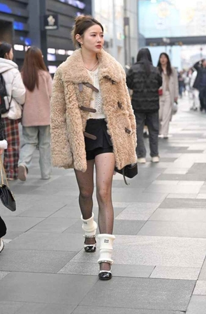 大气迷人皮草丝袜 [68P-1.44GB]