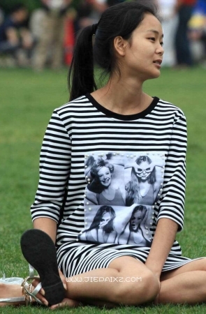 清瘦型条纹裙少F