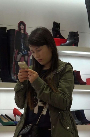 妹子的玉足挺精致白嫩的 [1.45 GB/MP4]