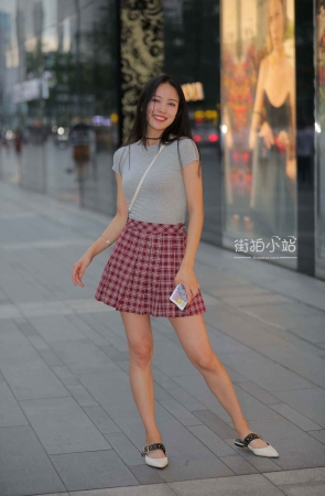 能歌善舞的短裙小姐姐