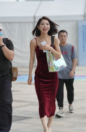 清秀红长裙 [57P-731MB]