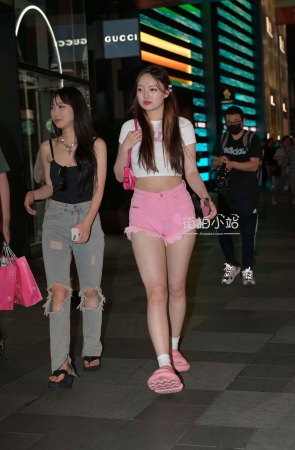 喜欢粉色的女孩儿