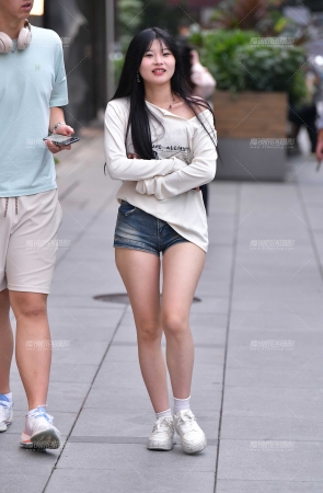 超短牛仔热裤美女