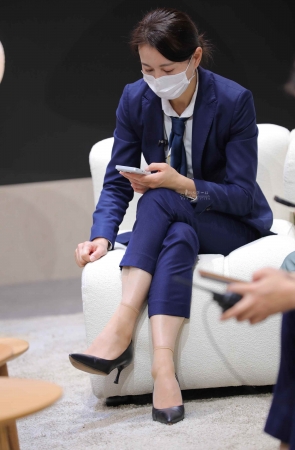 【街拍心灵】汽车销售顾问短丝街拍制服高跟