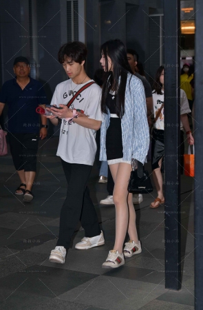 穿rou丝的小姐姐