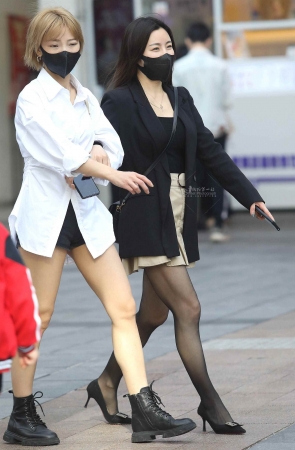 诱惑街拍黑丝高跟shaofu