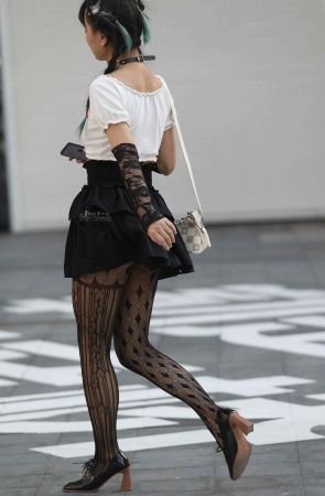 【珏一笑而过】诱惑街拍黑丝妹子