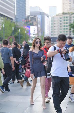 摄神街拍作品 – 再次遇见她，这是缘分吗？