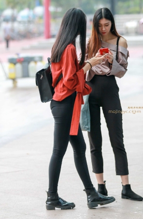 两个应聘的模特