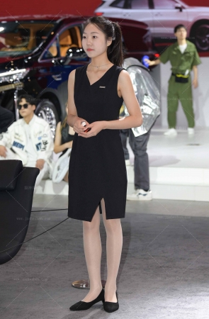 2467-18=63√美腿丝袜女孩 11P