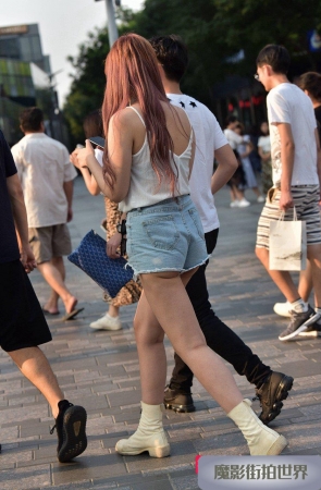 性感热裤美女，月牙路出3A1714[36.3M]