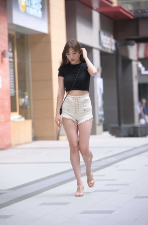 魂魂摄影作品●白色热裤美女 【套图+视频】