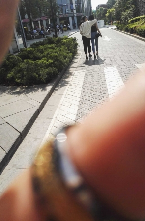 亲密情侣相爱无间