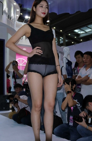 内衣展台秀  – 爱美