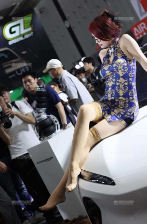 小思佳的长筒肉丝美腿