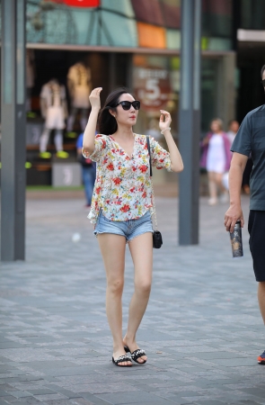 凸凸的三角区，纤细的美腿