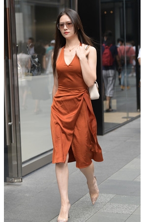 漂亮的长裙美女(68P)[1.38G/JPG]