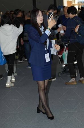 241221-48=69√蓝色制服，黑丝销售 9P