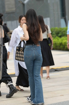 圆润有肉的大屁股美女/231211-7-53 16P