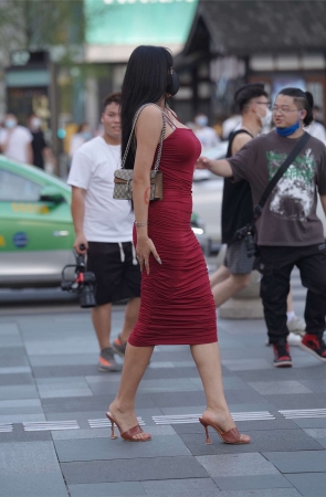 红色紧身包臀裙凉高美胸