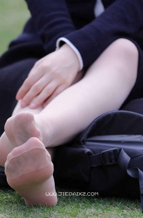 街拍薄透长丝知性美少妇