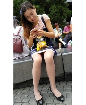 4k超清，极品美腿丝足短裙甜美小姐姐