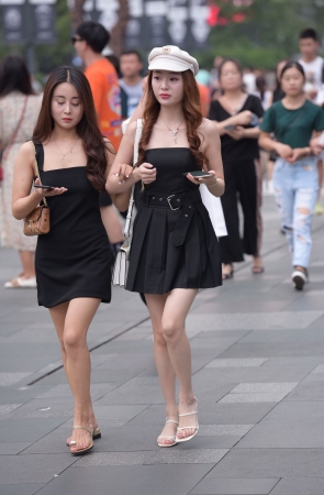 好甜美的小姐姐