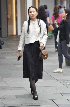 25525-18=32√黑丝素人