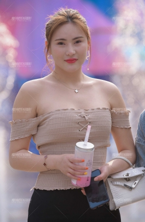 搭讪黑裤丰臀**