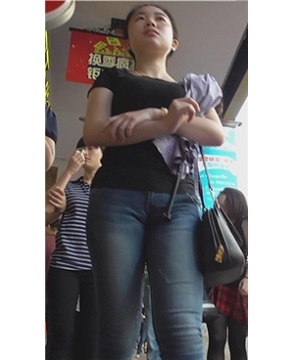 紧身蓝牛肥臀美女姐姐 [472 MB]