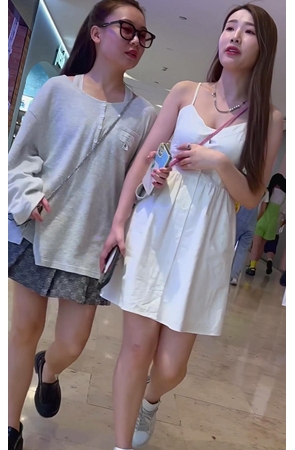 漂亮的白裙美女