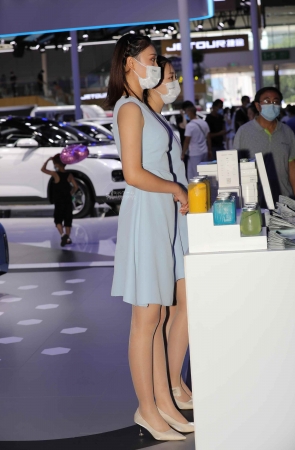 车展前台肉 丝长tui站一天了热乎乎