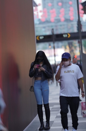 高挑的牛仔美眉