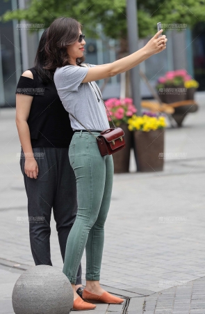 第1399篇紧身牛仔美女