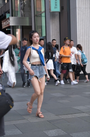 太凉快了吧小姐姐