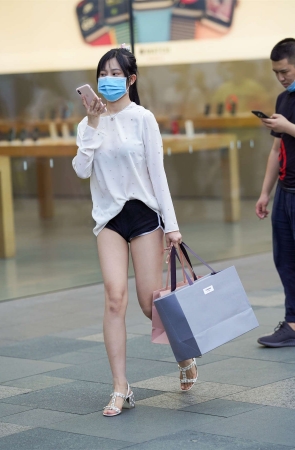 休闲装黑白搭配