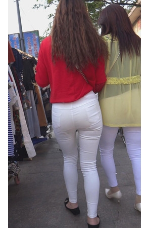 红衣紧身极品白裤美女