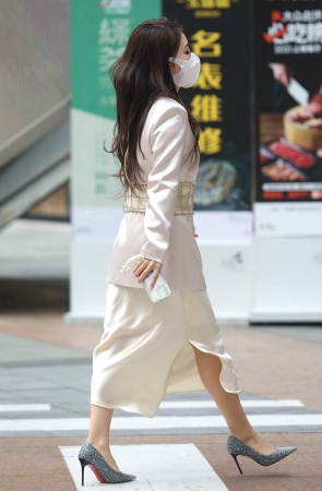 气质街拍高跟shaofu-13P