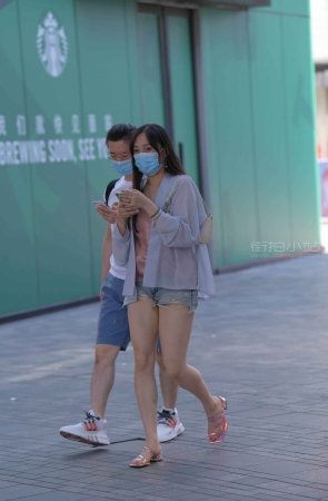 街拍靓丽小清新热牛小姐姐