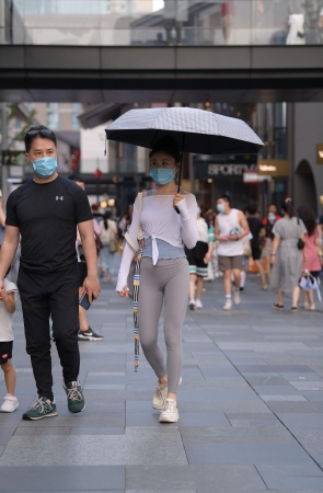 性感灰色紧身裤美女