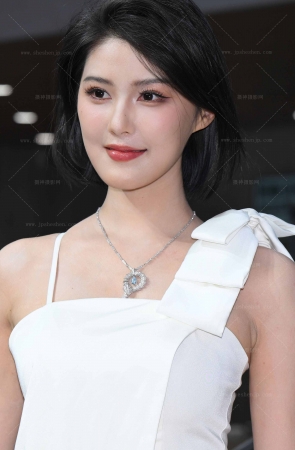 【摄神作品】25613-10=60√白雪公主美足网红程儿 10P