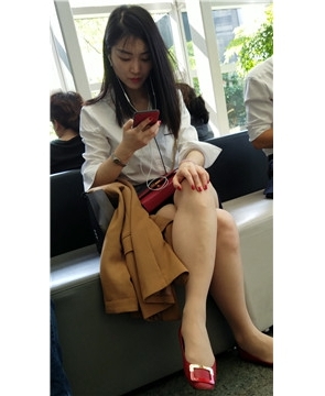 4k超清，极品性感雪白美腿美若天仙的小姐姐