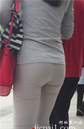 超具有活力的极品美臀小美女 [879 MB]