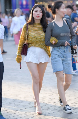 一笑很美的女孩