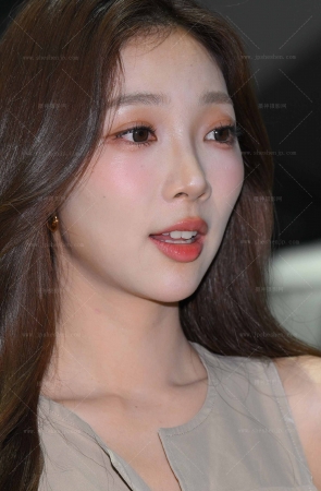 25830-9-49√纤细美腿美足-王欣 10P