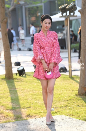 22428-10+96良家少妇【套图➕视频】 13P