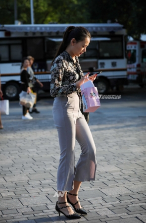 健美裤包裹出魔鬼般的性感身材